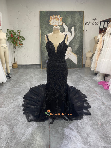 Black Mermaid Floral Lace Wedding Dress with Appliques