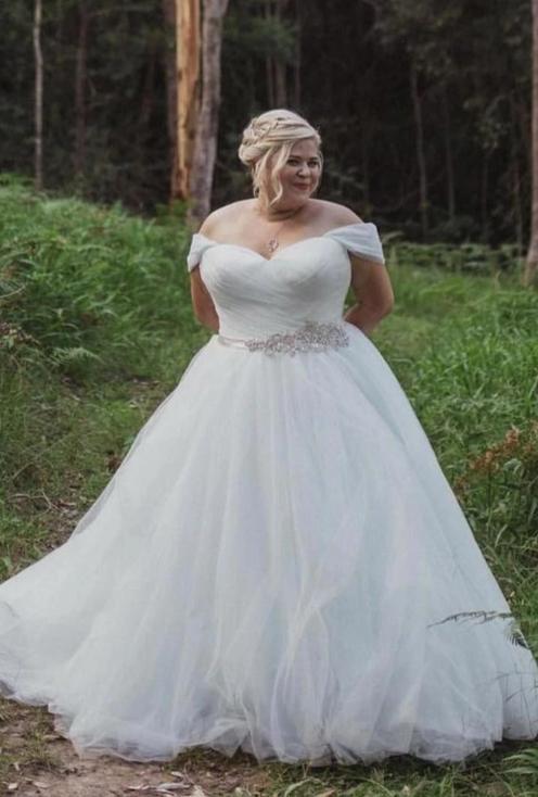 Informal Off Shoulder Sleeve Plus Size Wedding Dress - daisystyledress
