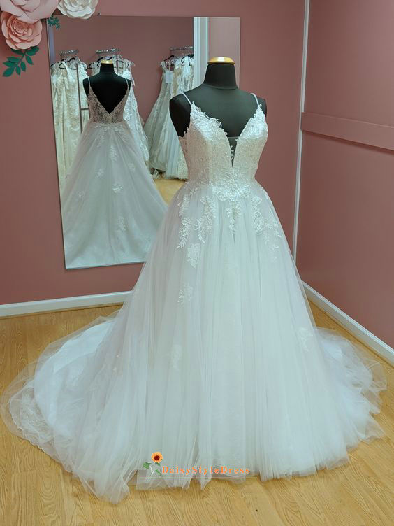 Ivory Tulle and Lace Plus Size Wedding Dress