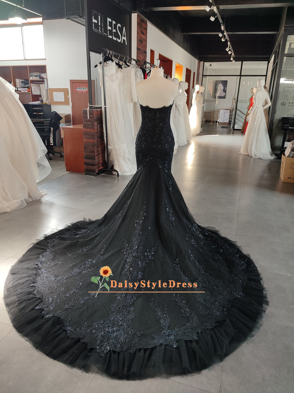 Mermaid Black Lace Long Tail Wedding Dress