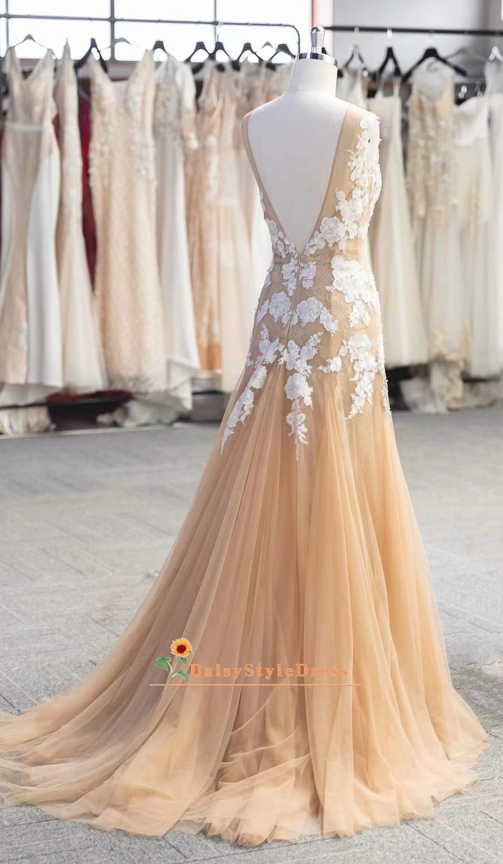 Mermaid V-back Champagne Lace Wedding Dress