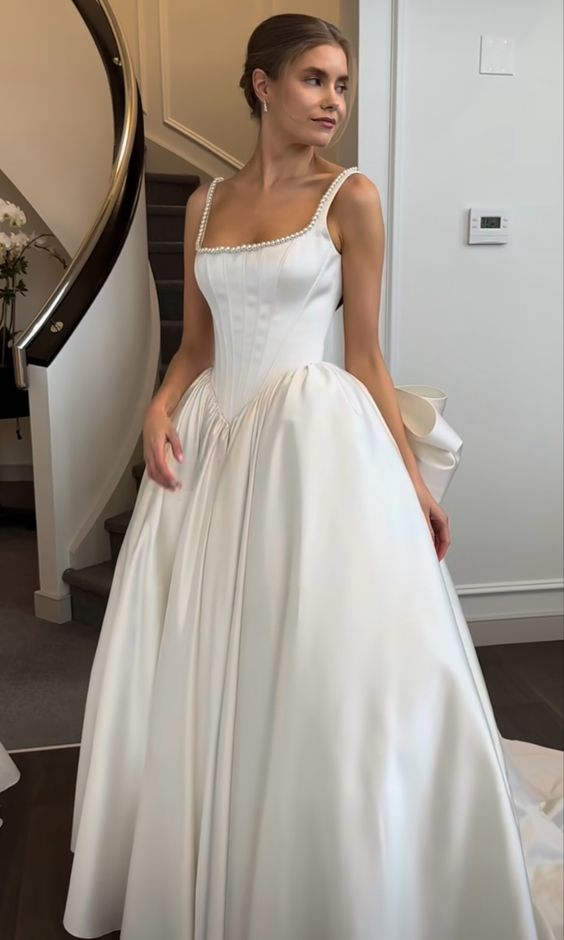 V-waistline Wedding Dress