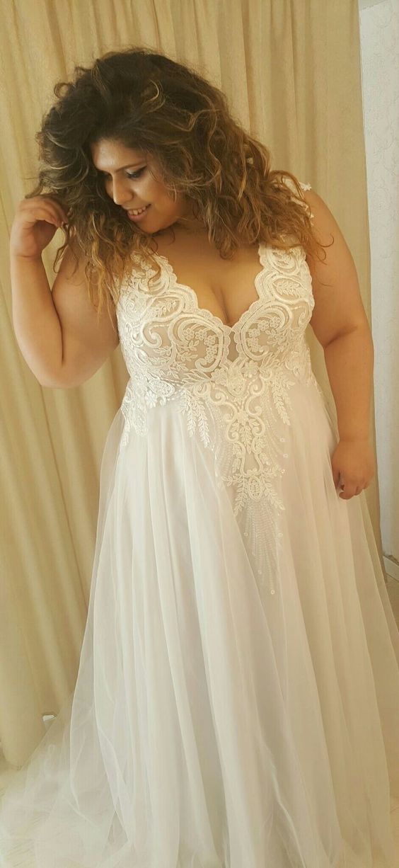 Simple V-neck Plus Size Wedding Dress - daisystyledress