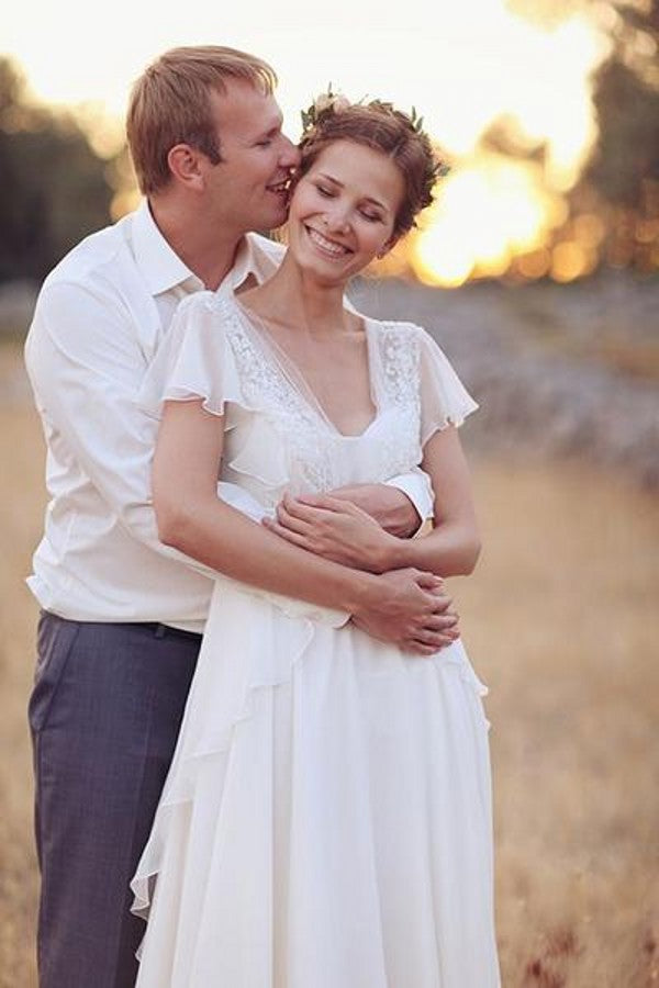 A line V-neckline Chiffon Outdoor Wedding Dress - daisystyledress