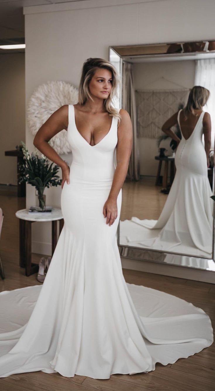 Mermaid Sexy Deep V-back Wedding Dress - daisystyledress