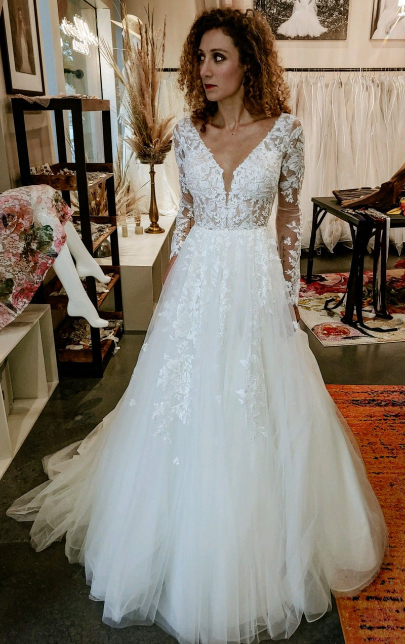 long sleeve lace wedding dress