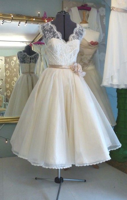 Informal Vintage Ball Gown Tea Length Wedding Dress - daisystyledress