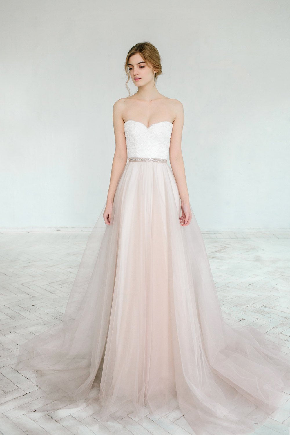 Classic Ball Gown Sweetheart Wedding Dress - daisystyledress