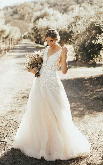 lace v-neck wedding dress