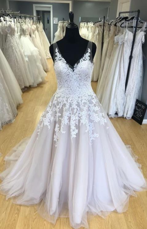 Elegant V-neckline Lace and Tulle Plus Size Wedding Dress - daisystyledress