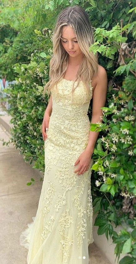 Fitted yellow prom dress