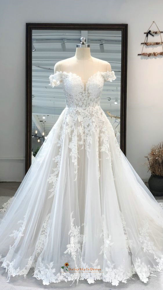 ball gown lace wedding dress